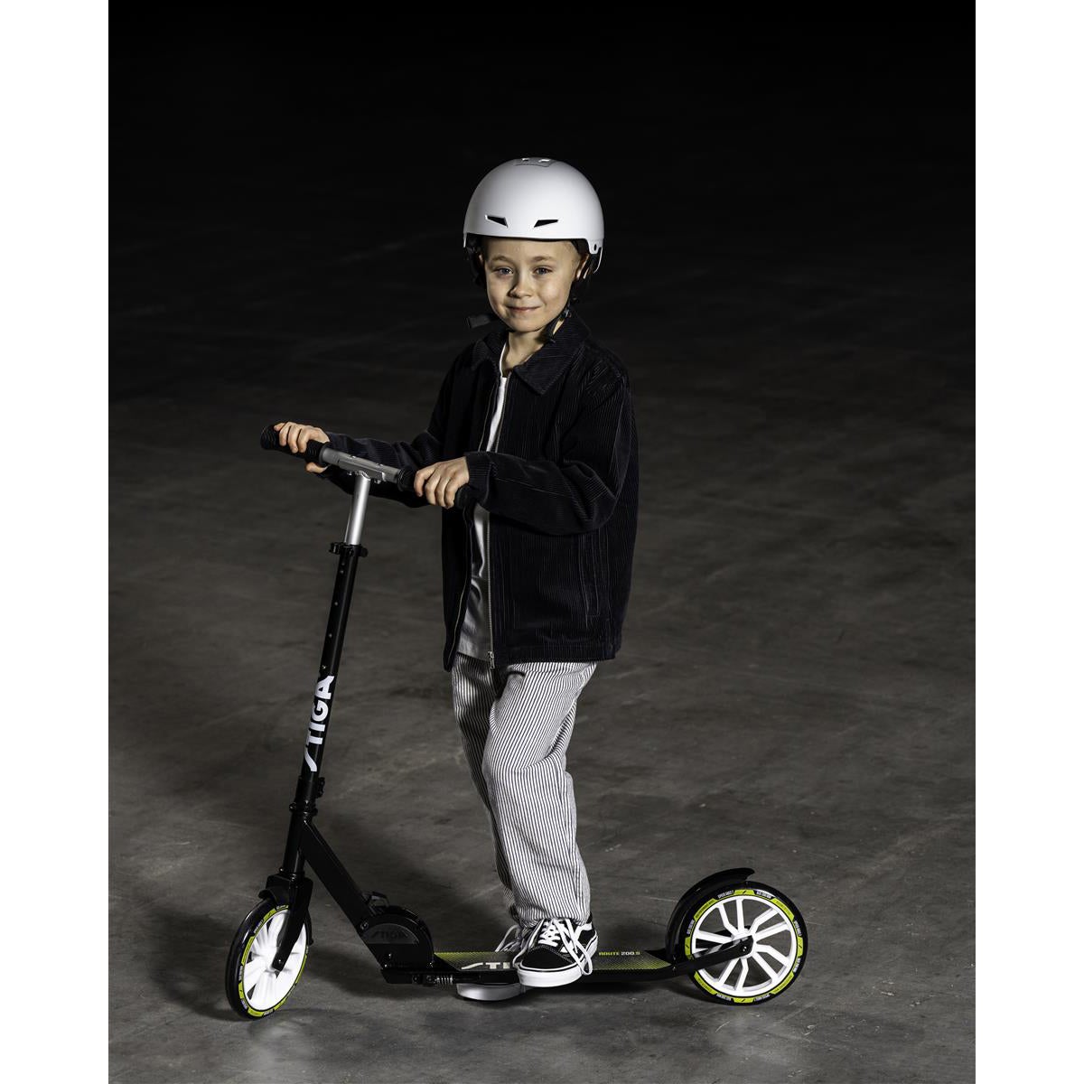 Kick Scooter Route 200-S Black/Lime - Tura Scandinavia